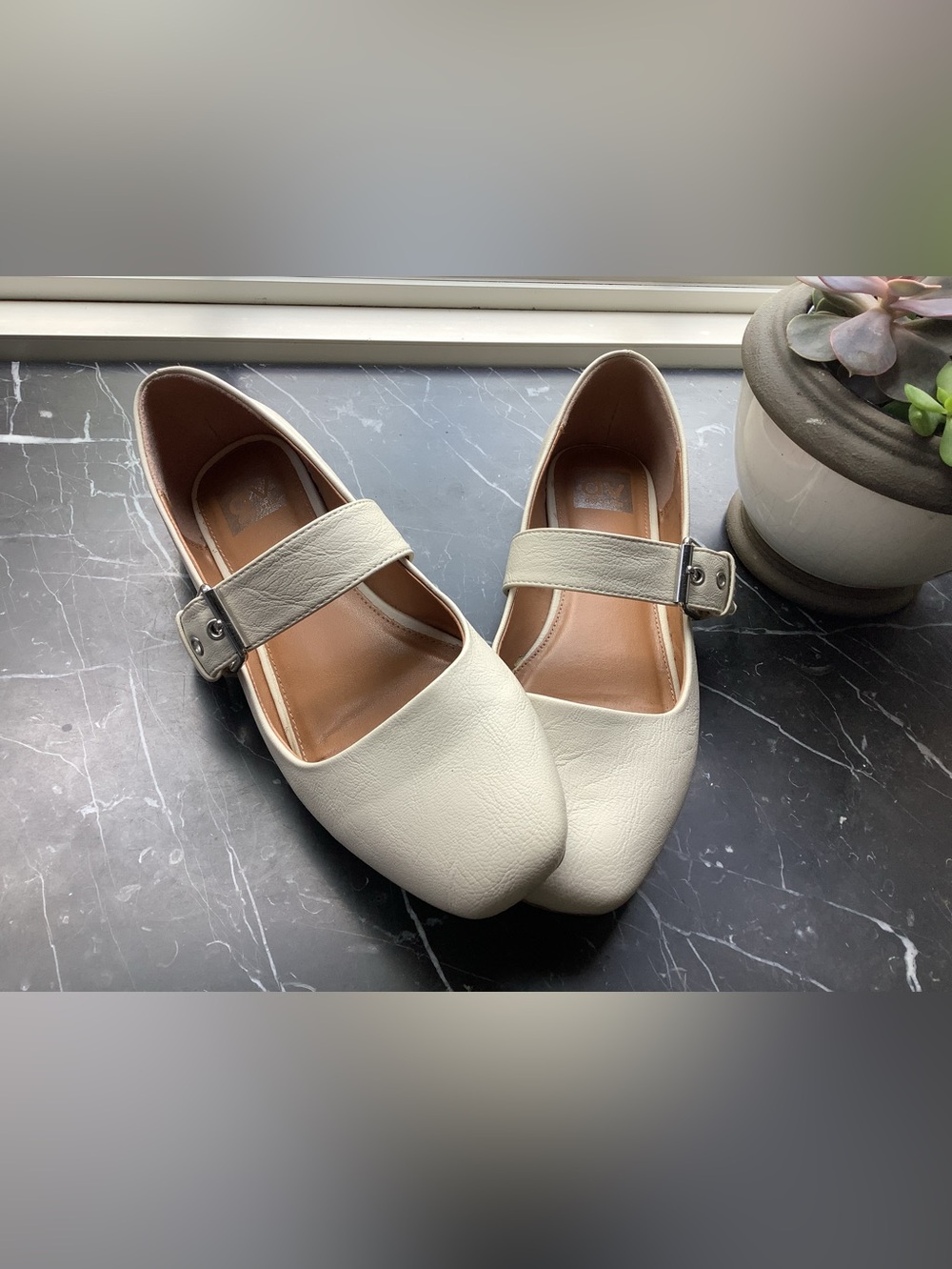 Dolce Vita Nellie Women’s Cream Mary Jane Flats with Buckle Strap 9